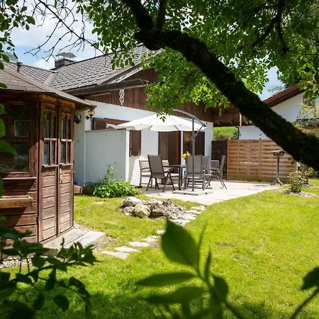 Hébergement de vacances Ganzes Haus Mit Grossem Garten Und Eigener Sauna Unterwössen