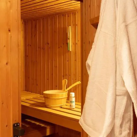 Ganzes Haus Mit Grossem Garten Und Eigener Sauna