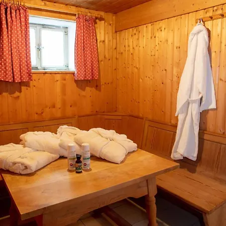 Ganzes Haus Mit Grossem Garten Und Eigener Sauna Holiday home Unterwoessen